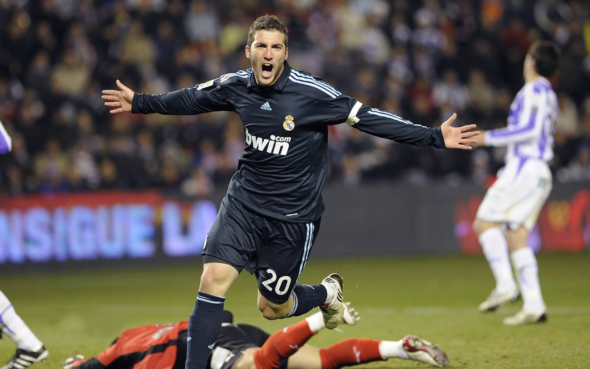 日本队在亚洲杯中表现优异，志在夺冠