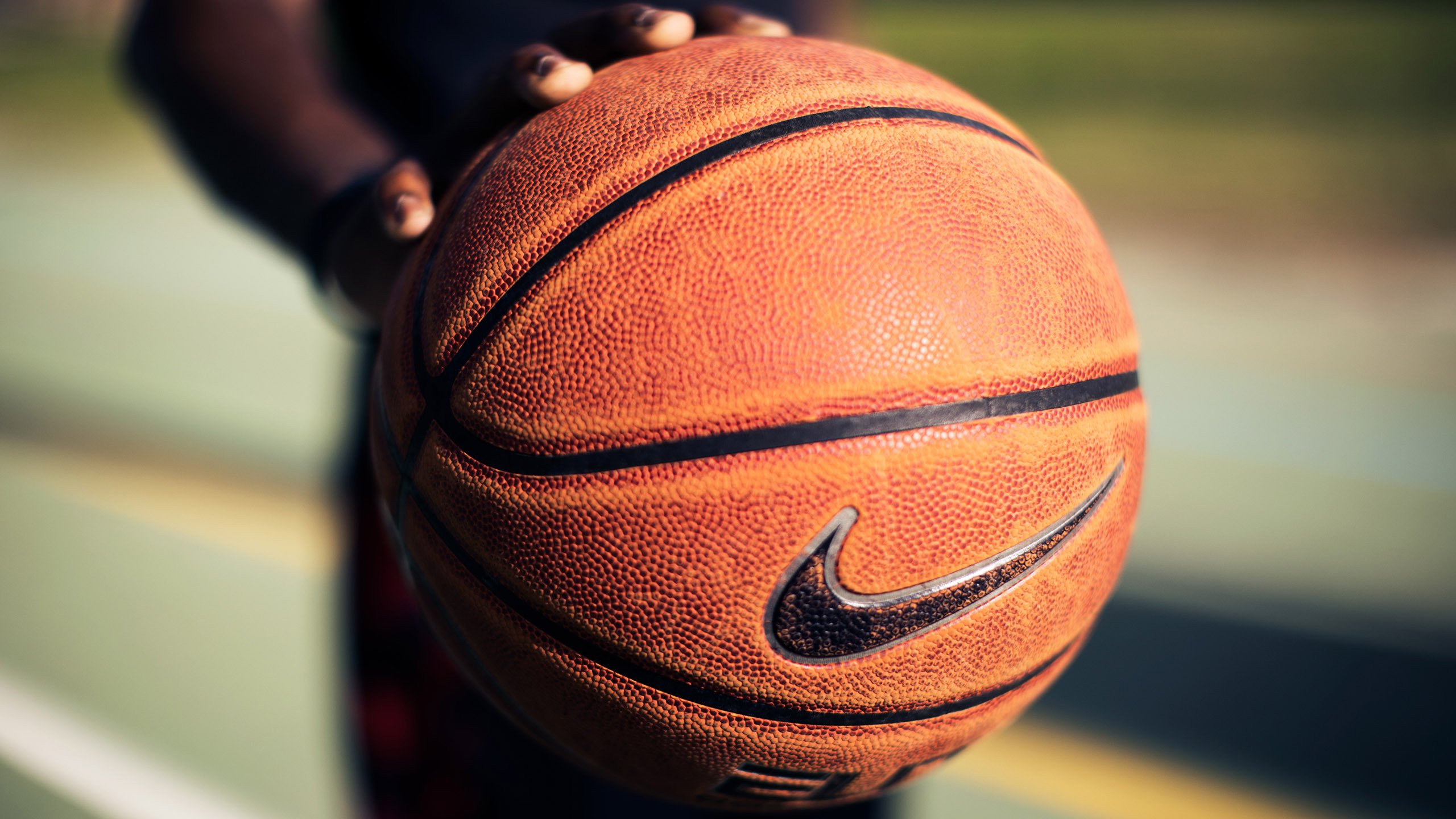 主办方赛事志愿者雨天值班与防寒物资配发规则，志愿者在雨天